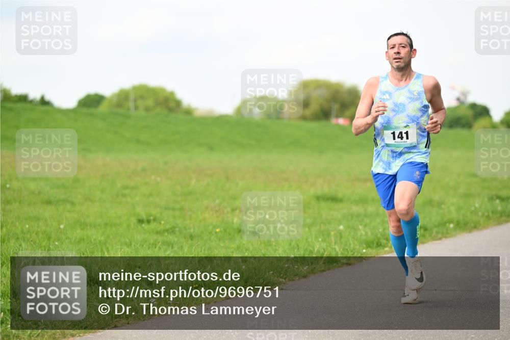 10.05.2026 - 8. Wedeler Halbmarathon Dr. Thomas Lammeyer http://msf.ph/oto/9696751 10.05.2026 11:26:22 Laufen 141 meine-sportfotos.de
