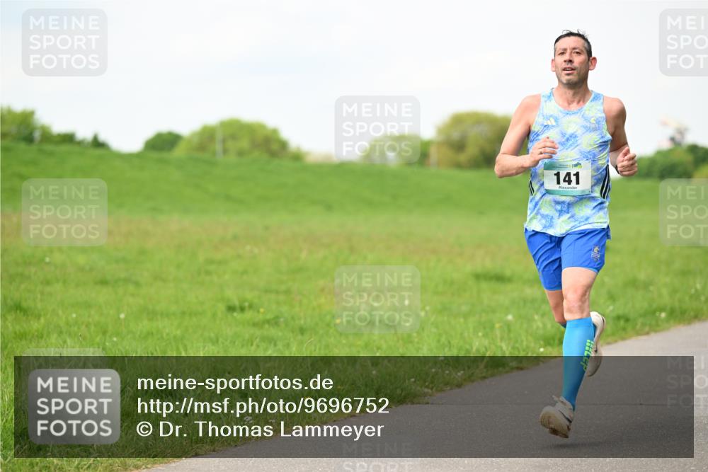 10.05.2026 - 8. Wedeler Halbmarathon Dr. Thomas Lammeyer http://msf.ph/oto/9696752 10.05.2026 11:26:22 Laufen 141 meine-sportfotos.de