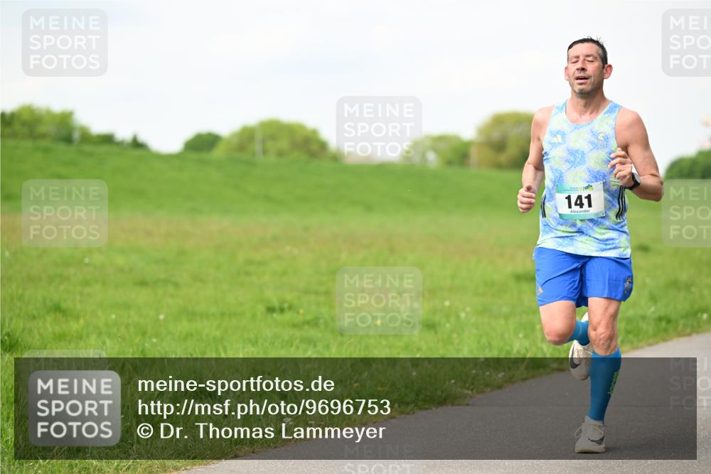 10.05.2026 - 8. Wedeler Halbmarathon Dr. Thomas Lammeyer http://msf.ph/oto/9696753 10.05.2026 11:26:22 Laufen 141 meine-sportfotos.de