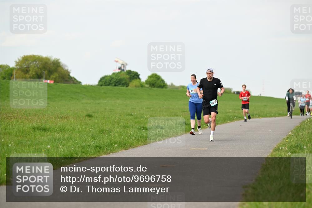 10.05.2026 - 8. Wedeler Halbmarathon Dr. Thomas Lammeyer http://msf.ph/oto/9696758 10.05.2026 11:26:26 Laufen 2099 meine-sportfotos.de
