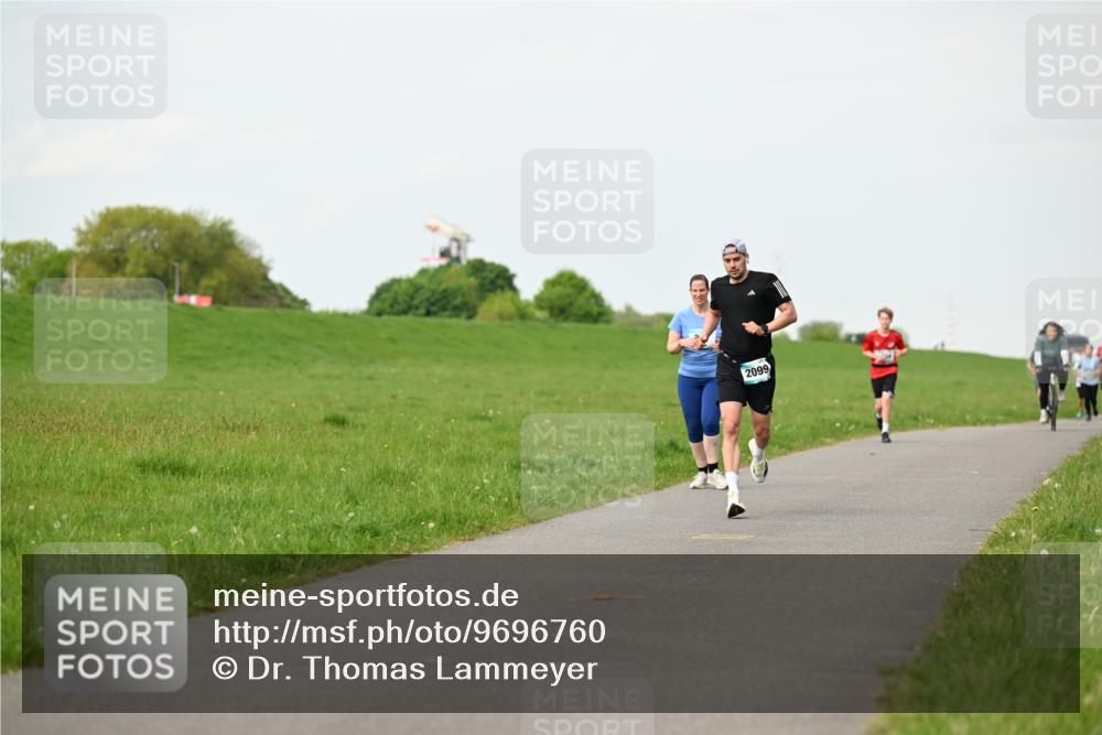 10.05.2026 - 8. Wedeler Halbmarathon Dr. Thomas Lammeyer http://msf.ph/oto/9696760 10.05.2026 11:26:26 Laufen 2099 meine-sportfotos.de