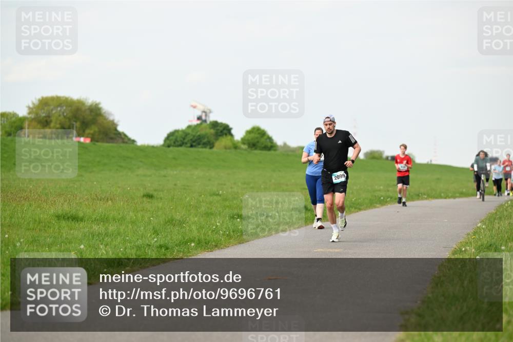 10.05.2026 - 8. Wedeler Halbmarathon Dr. Thomas Lammeyer http://msf.ph/oto/9696761 10.05.2026 11:26:26 Laufen 2099 meine-sportfotos.de
