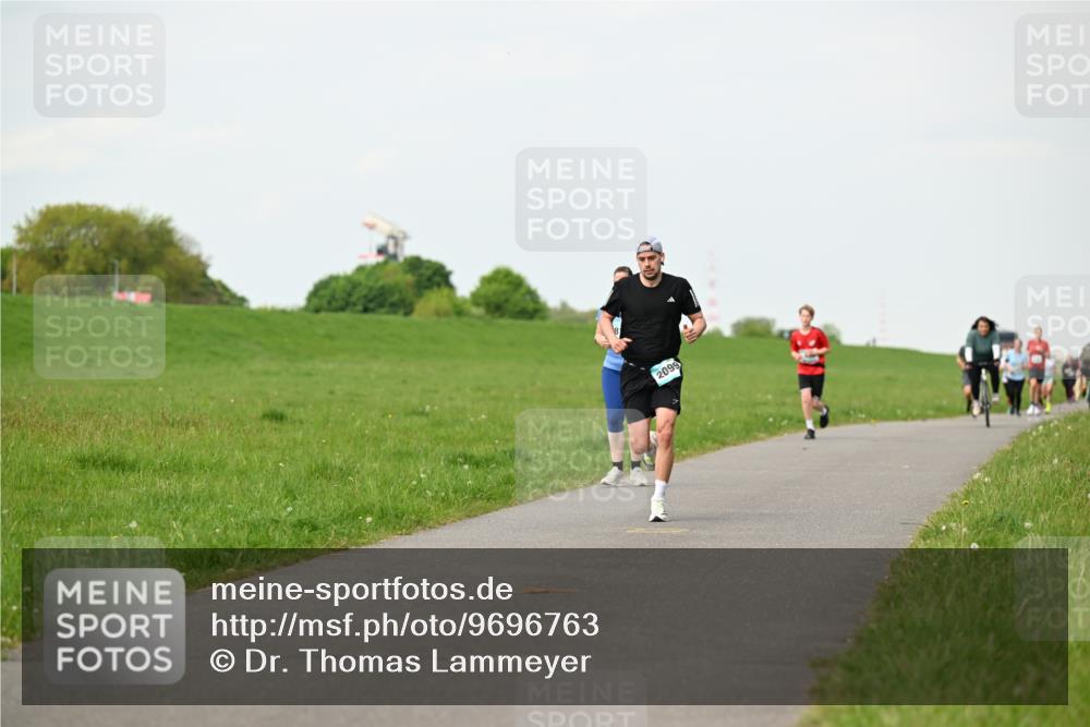 10.05.2026 - 8. Wedeler Halbmarathon Dr. Thomas Lammeyer http://msf.ph/oto/9696763 10.05.2026 11:26:26 Laufen 2099 meine-sportfotos.de