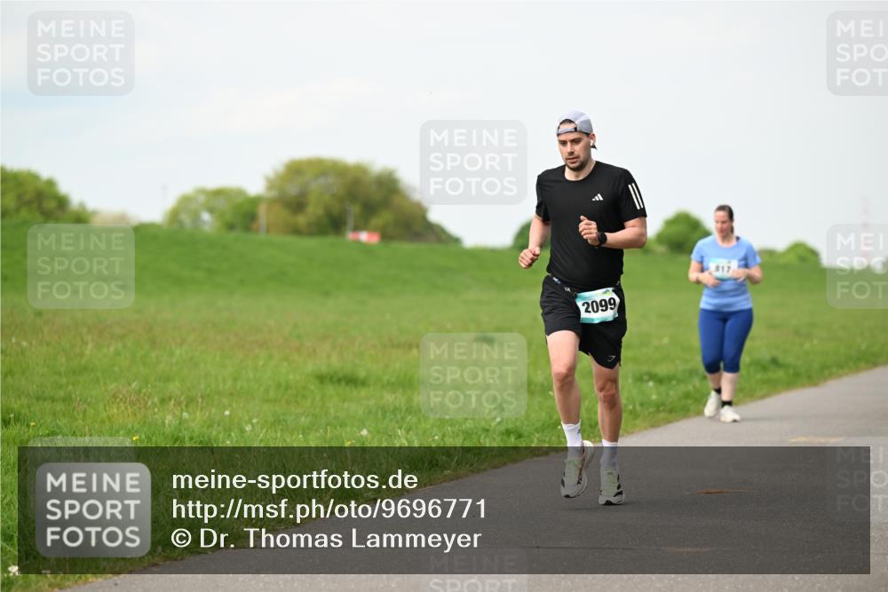 10.05.2026 - 8. Wedeler Halbmarathon Dr. Thomas Lammeyer http://msf.ph/oto/9696771 10.05.2026 11:26:28 Laufen 2099 meine-sportfotos.de