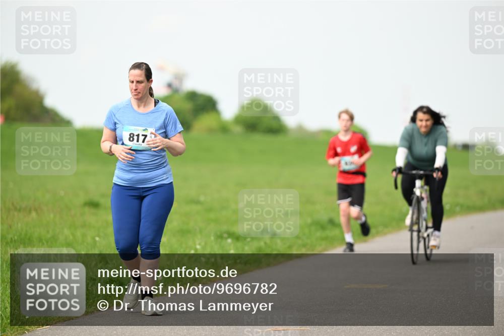 10.05.2026 - 8. Wedeler Halbmarathon Dr. Thomas Lammeyer http://msf.ph/oto/9696782 10.05.2026 11:26:32 Laufen 817 meine-sportfotos.de