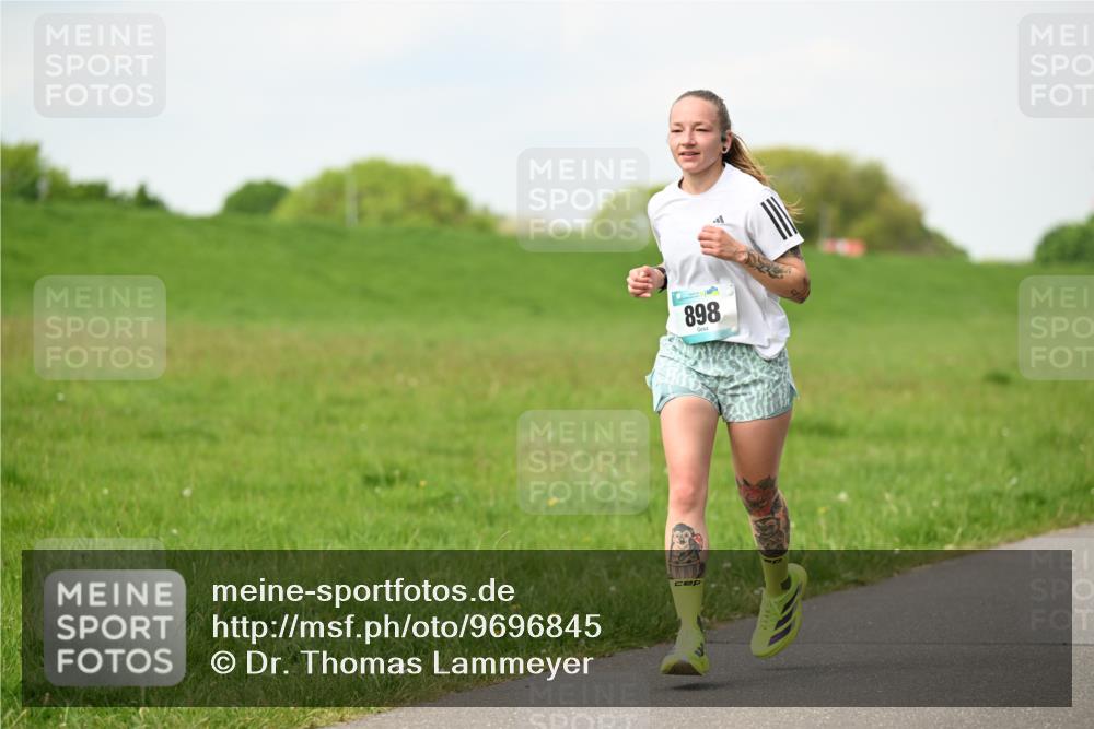 10.05.2026 - 8. Wedeler Halbmarathon Dr. Thomas Lammeyer http://msf.ph/oto/9696845 10.05.2026 11:26:55 Laufen 868, 898 meine-sportfotos.de