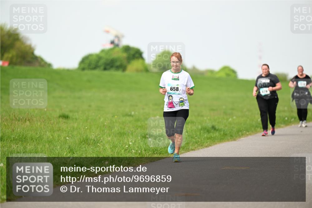 10.05.2026 - 8. Wedeler Halbmarathon Dr. Thomas Lammeyer http://msf.ph/oto/9696859 10.05.2026 11:27:01 Laufen 658, 679 meine-sportfotos.de