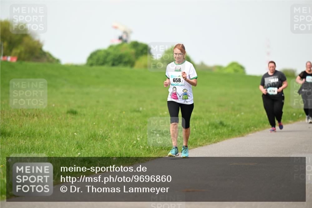 10.05.2026 - 8. Wedeler Halbmarathon Dr. Thomas Lammeyer http://msf.ph/oto/9696860 10.05.2026 11:27:01 Laufen 658, 679 meine-sportfotos.de