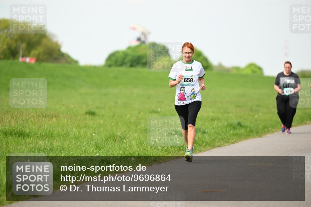 10.05.2026 - 8. Wedeler Halbmarathon Dr. Thomas Lammeyer http://msf.ph/oto/9696864 10.05.2026 11:27:02 Laufen 658, 679 meine-sportfotos.de