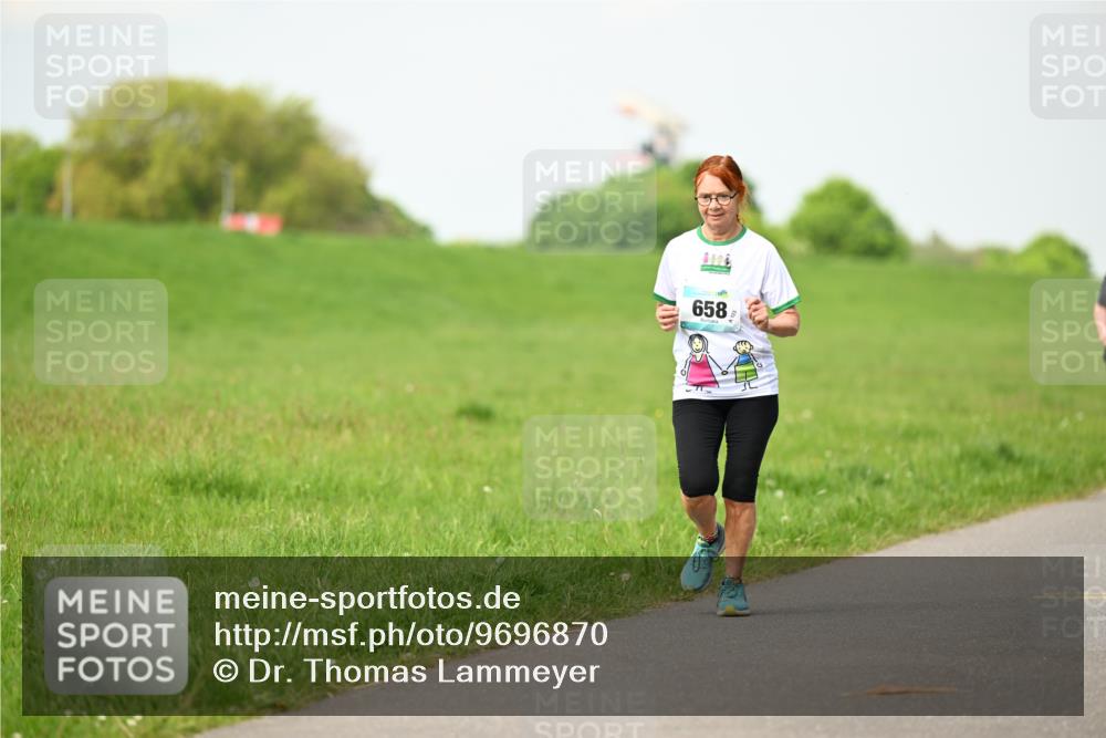 10.05.2026 - 8. Wedeler Halbmarathon Dr. Thomas Lammeyer http://msf.ph/oto/9696870 10.05.2026 11:27:03 Laufen 658 meine-sportfotos.de