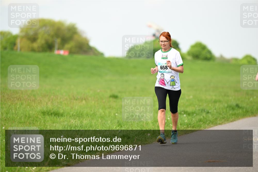 10.05.2026 - 8. Wedeler Halbmarathon Dr. Thomas Lammeyer http://msf.ph/oto/9696871 10.05.2026 11:27:03 Laufen 658 meine-sportfotos.de
