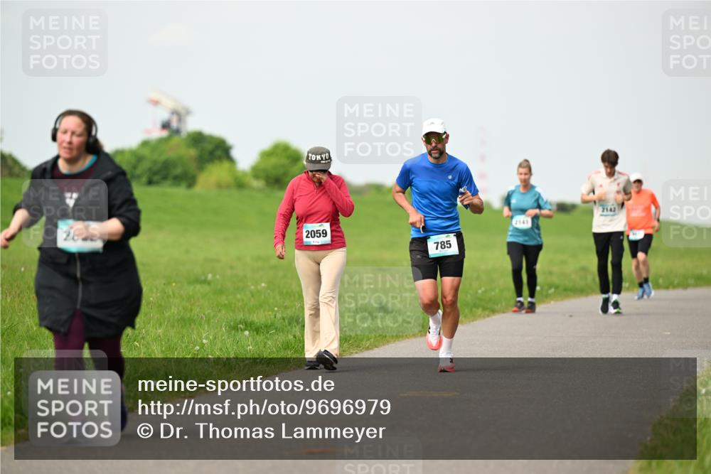 10.05.2026 - 8. Wedeler Halbmarathon Dr. Thomas Lammeyer http://msf.ph/oto/9696979 10.05.2026 11:27:29 Laufen 2059, 2141, 785 meine-sportfotos.de