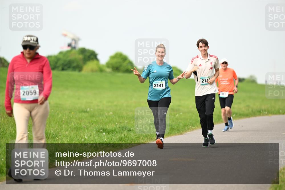 10.05.2026 - 8. Wedeler Halbmarathon Dr. Thomas Lammeyer http://msf.ph/oto/9697008 10.05.2026 11:27:34 Laufen 2141, 2059, 2142, 882 meine-sportfotos.de