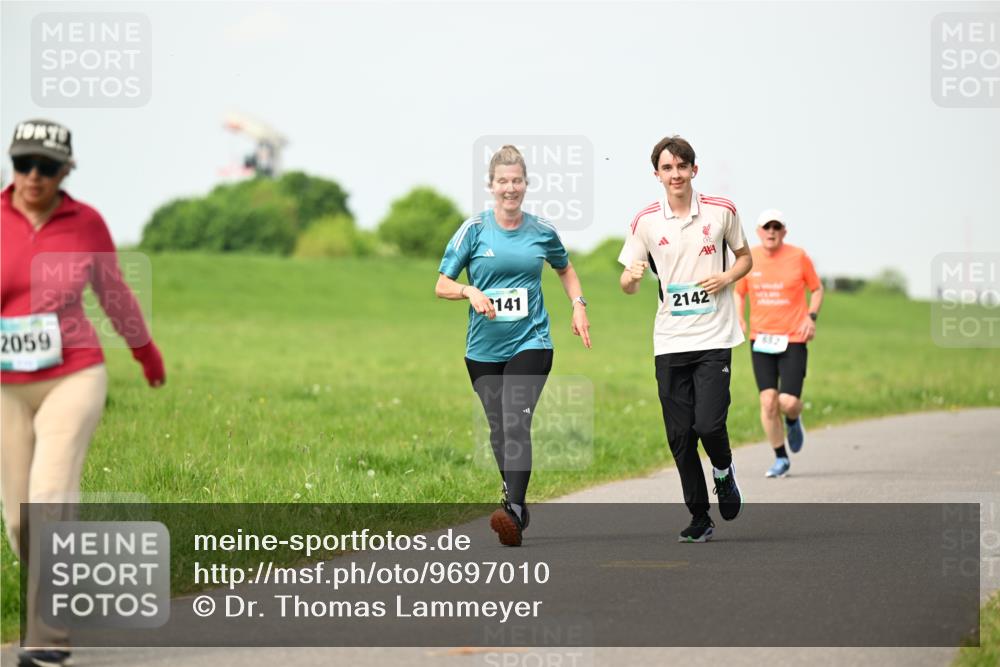 10.05.2026 - 8. Wedeler Halbmarathon Dr. Thomas Lammeyer http://msf.ph/oto/9697010 10.05.2026 11:27:35 Laufen 141, 2059, 2142, 652 meine-sportfotos.de