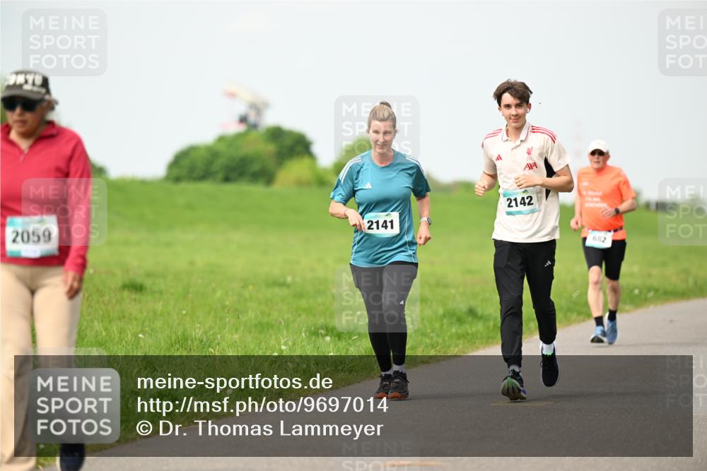 10.05.2026 - 8. Wedeler Halbmarathon Dr. Thomas Lammeyer http://msf.ph/oto/9697014 10.05.2026 11:27:36 Laufen 2059, 2141, 2142, 682 meine-sportfotos.de
