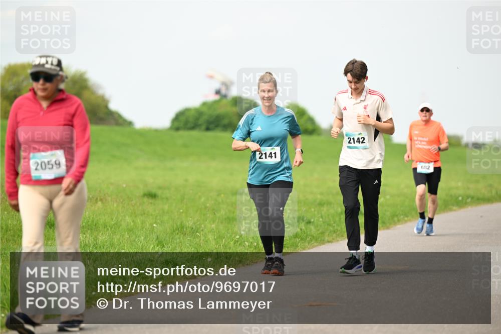 10.05.2026 - 8. Wedeler Halbmarathon Dr. Thomas Lammeyer http://msf.ph/oto/9697017 10.05.2026 11:27:36 Laufen 2059, 2141, 2142, 682 meine-sportfotos.de
