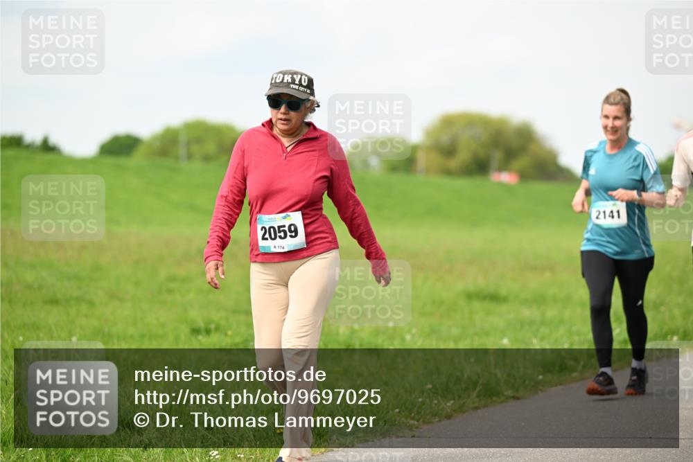 10.05.2026 - 8. Wedeler Halbmarathon Dr. Thomas Lammeyer http://msf.ph/oto/9697025 10.05.2026 11:27:38 Laufen 2059, 174, 2141 meine-sportfotos.de