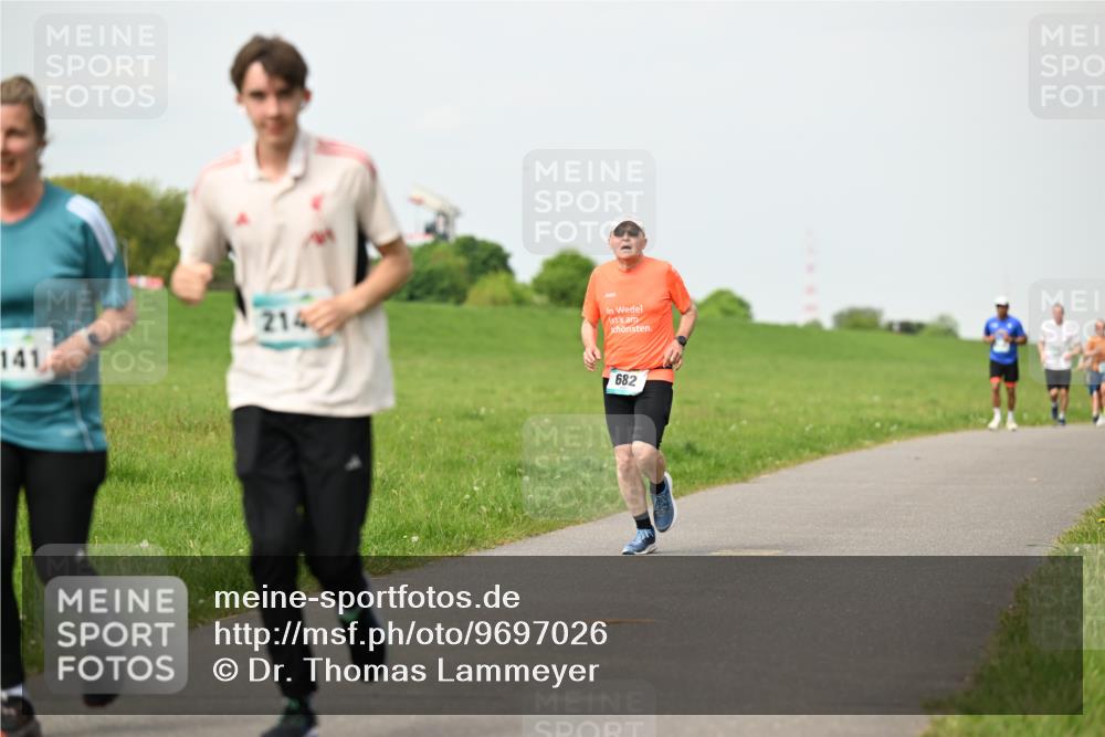 10.05.2026 - 8. Wedeler Halbmarathon Dr. Thomas Lammeyer http://msf.ph/oto/9697026 10.05.2026 11:27:39 Laufen 141, 214, 682 meine-sportfotos.de