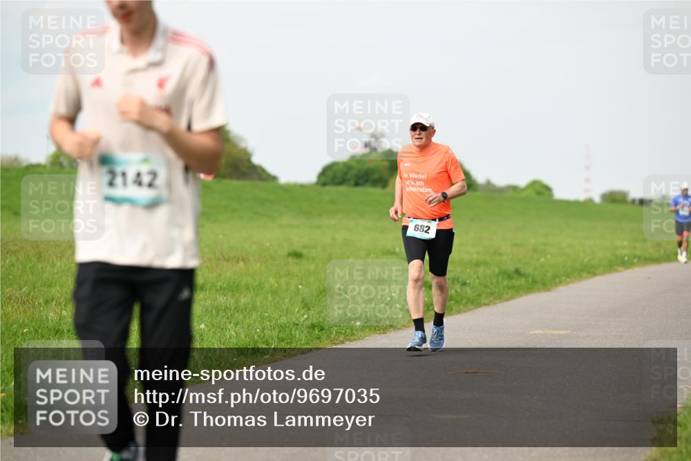 10.05.2026 - 8. Wedeler Halbmarathon Dr. Thomas Lammeyer http://msf.ph/oto/9697035 10.05.2026 11:27:41 Laufen 2142, 682 meine-sportfotos.de