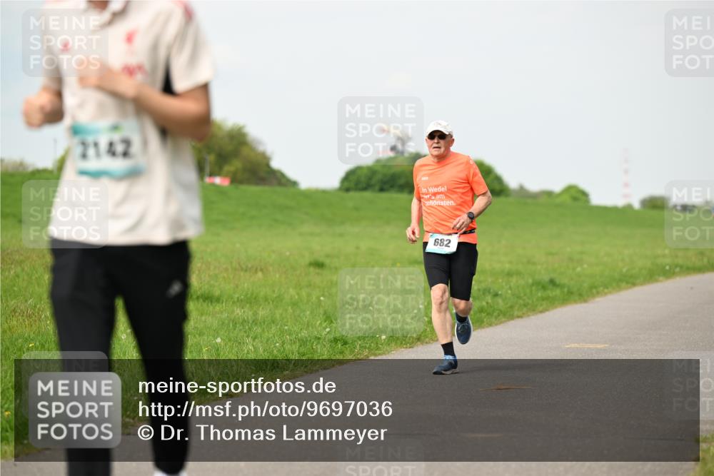 10.05.2026 - 8. Wedeler Halbmarathon Dr. Thomas Lammeyer http://msf.ph/oto/9697036 10.05.2026 11:27:41 Laufen 2142, 682 meine-sportfotos.de