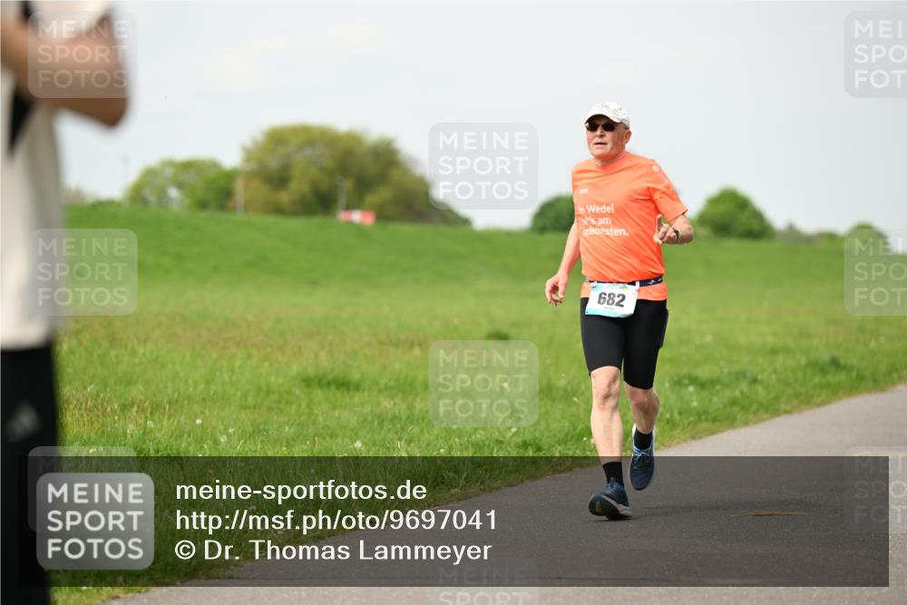 10.05.2026 - 8. Wedeler Halbmarathon Dr. Thomas Lammeyer http://msf.ph/oto/9697041 10.05.2026 11:27:41 Laufen 682 meine-sportfotos.de