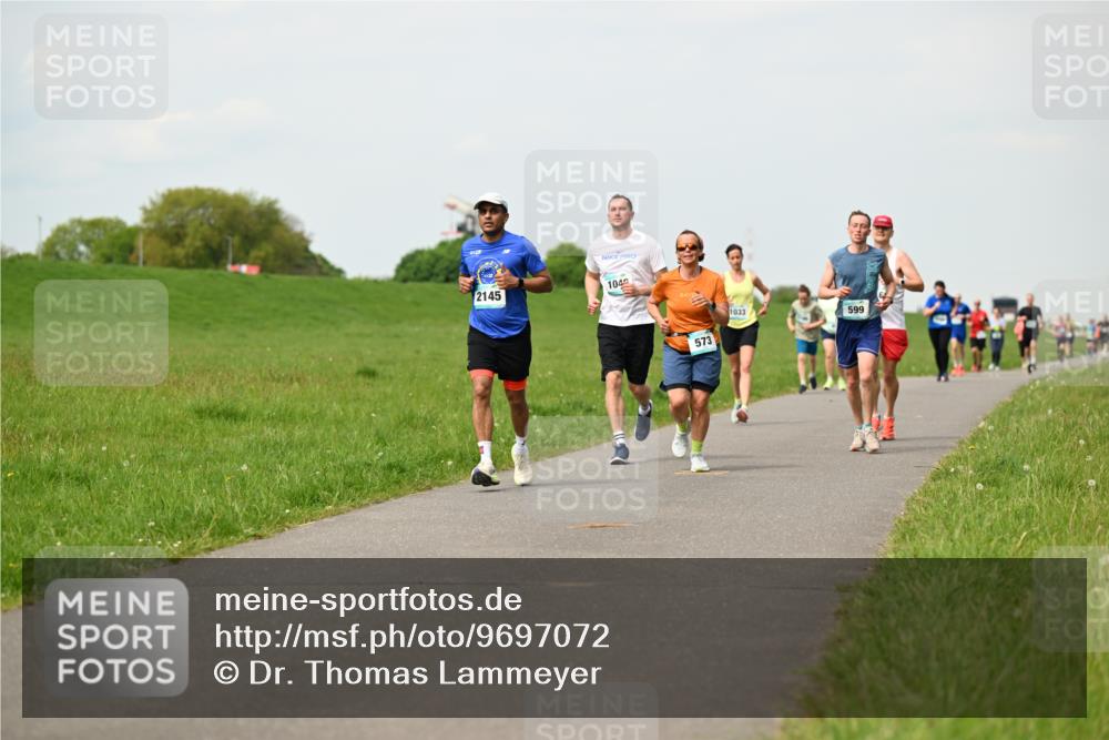 10.05.2026 - 8. Wedeler Halbmarathon Dr. Thomas Lammeyer http://msf.ph/oto/9697072 10.05.2026 11:27:55 Laufen 2145, 104, 573, 1033, 599 meine-sportfotos.de