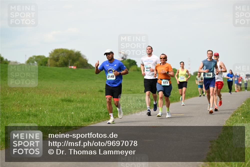 10.05.2026 - 8. Wedeler Halbmarathon Dr. Thomas Lammeyer http://msf.ph/oto/9697078 10.05.2026 11:27:56 Laufen 2145, 1046, 573, 1033, 599 meine-sportfotos.de