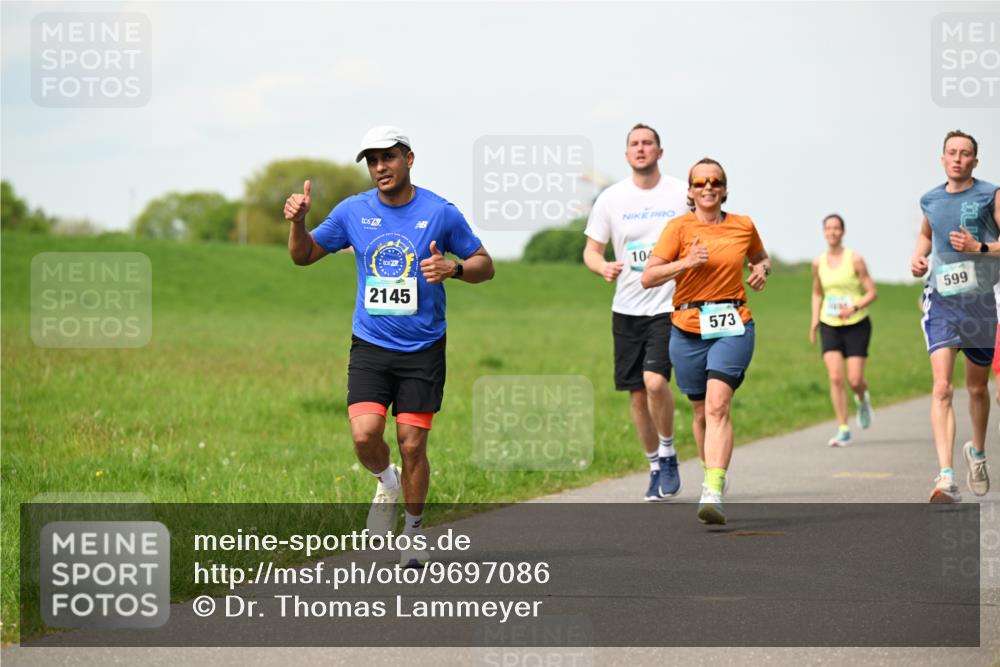 10.05.2026 - 8. Wedeler Halbmarathon Dr. Thomas Lammeyer http://msf.ph/oto/9697086 10.05.2026 11:27:57 Laufen 2145, 599, 573 meine-sportfotos.de