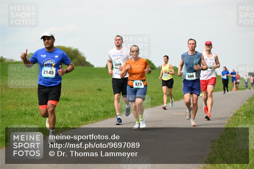 10.05.2026 - 8. Wedeler Halbmarathon Dr. Thomas Lammeyer http://msf.ph/oto/9697089 10.05.2026 11:27:58 Laufen 2145, 1046, 573, 160, 1033, 599 meine-sportfotos.de