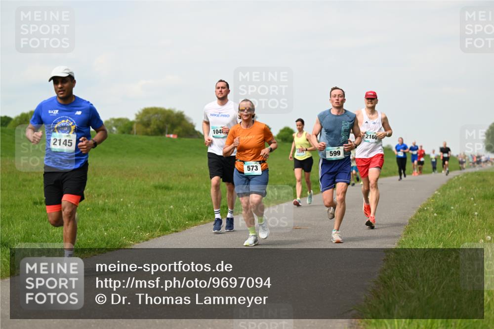 10.05.2026 - 8. Wedeler Halbmarathon Dr. Thomas Lammeyer http://msf.ph/oto/9697094 10.05.2026 11:27:59 Laufen 2145, 104, 573, 599, 2160 meine-sportfotos.de