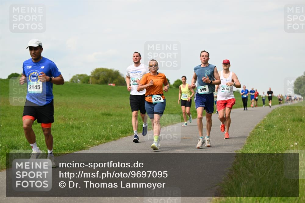 10.05.2026 - 8. Wedeler Halbmarathon Dr. Thomas Lammeyer http://msf.ph/oto/9697095 10.05.2026 11:27:59 Laufen 2145, 1033, 573, 599, 2160 meine-sportfotos.de