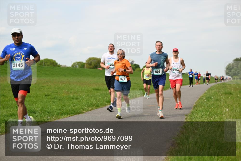 10.05.2026 - 8. Wedeler Halbmarathon Dr. Thomas Lammeyer http://msf.ph/oto/9697099 10.05.2026 11:27:59 Laufen 2145, 1046, 573, 1653, 599, 2160 meine-sportfotos.de