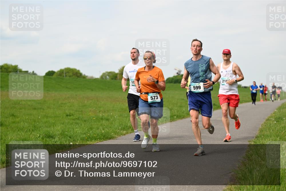 10.05.2026 - 8. Wedeler Halbmarathon Dr. Thomas Lammeyer http://msf.ph/oto/9697102 10.05.2026 11:28:00 Laufen 573, 599 meine-sportfotos.de