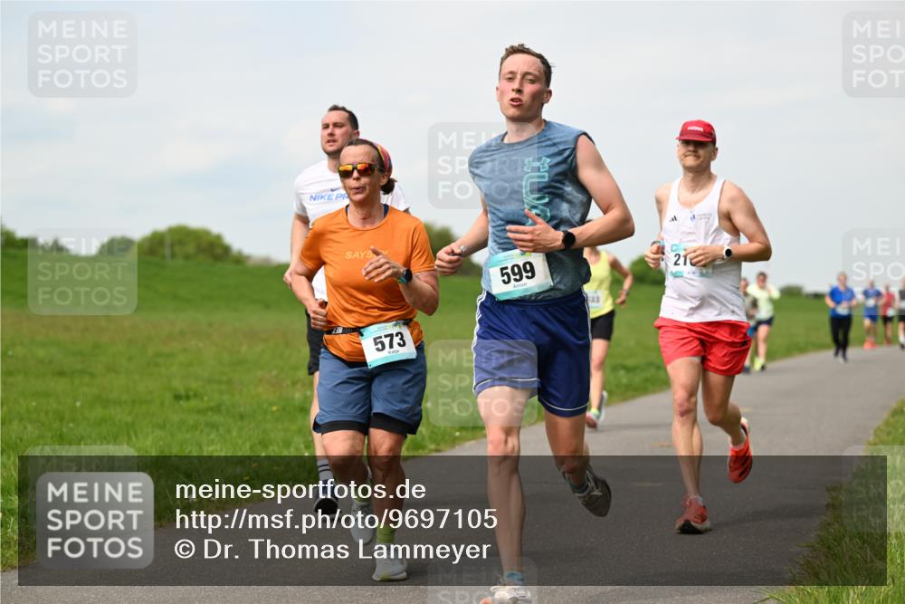 10.05.2026 - 8. Wedeler Halbmarathon Dr. Thomas Lammeyer http://msf.ph/oto/9697105 10.05.2026 11:28:00 Laufen 573, 599 meine-sportfotos.de
