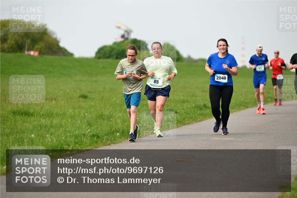 10.05.2026 - 8. Wedeler Halbmarathon Dr. Thomas Lammeyer http://msf.ph/oto/9697126 10.05.2026 11:28:06 Laufen 2040 meine-sportfotos.de
