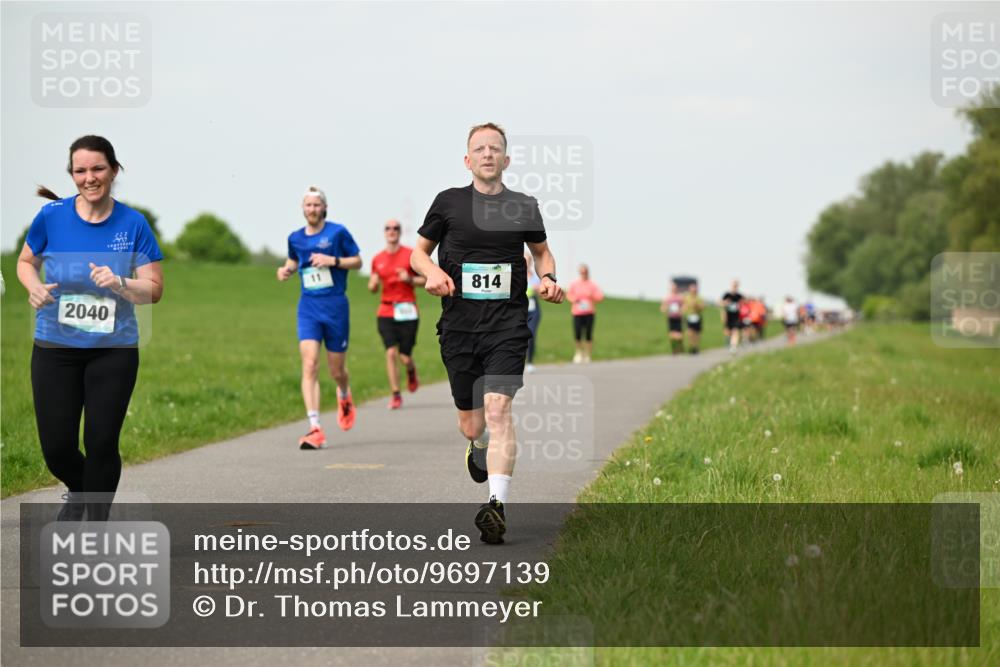 10.05.2026 - 8. Wedeler Halbmarathon Dr. Thomas Lammeyer http://msf.ph/oto/9697139 10.05.2026 11:28:10 Laufen 2040, 814 meine-sportfotos.de