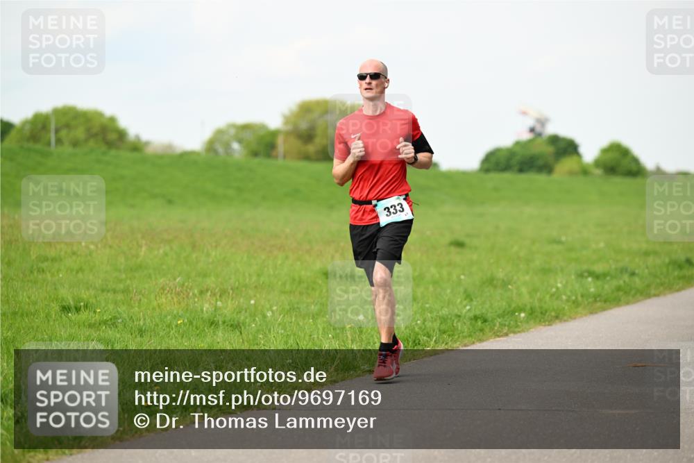 10.05.2026 - 8. Wedeler Halbmarathon Dr. Thomas Lammeyer http://msf.ph/oto/9697169 10.05.2026 11:28:15 Laufen 333 meine-sportfotos.de