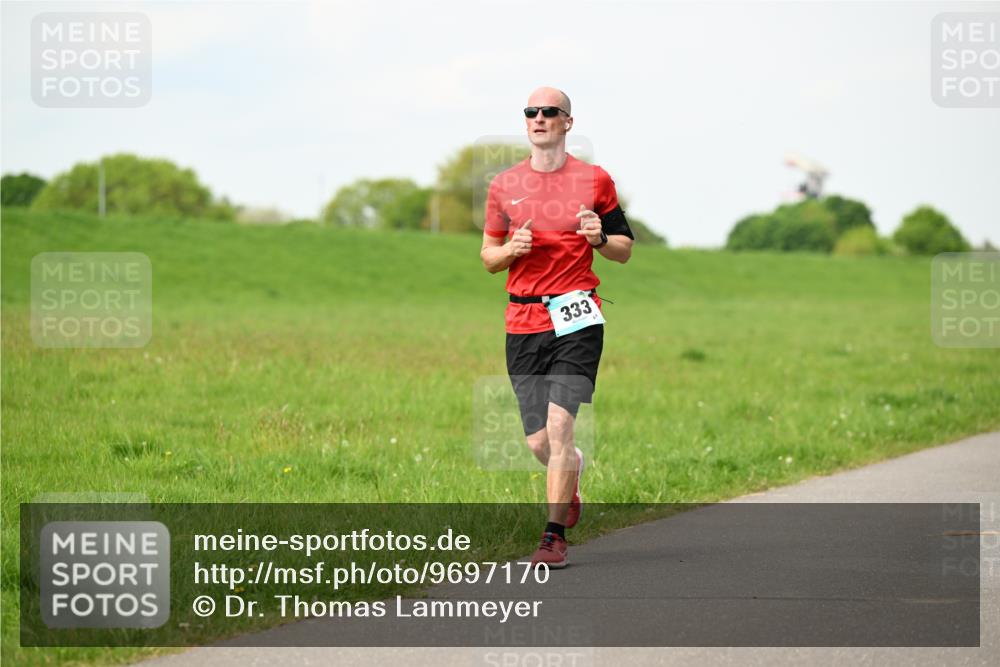 10.05.2026 - 8. Wedeler Halbmarathon Dr. Thomas Lammeyer http://msf.ph/oto/9697170 10.05.2026 11:28:15 Laufen 333 meine-sportfotos.de