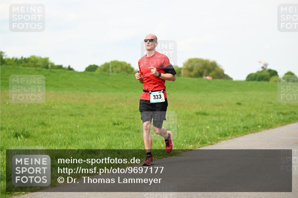 10.05.2026 - 8. Wedeler Halbmarathon Dr. Thomas Lammeyer http://msf.ph/oto/9697177 10.05.2026 11:28:16 Laufen 333 meine-sportfotos.de