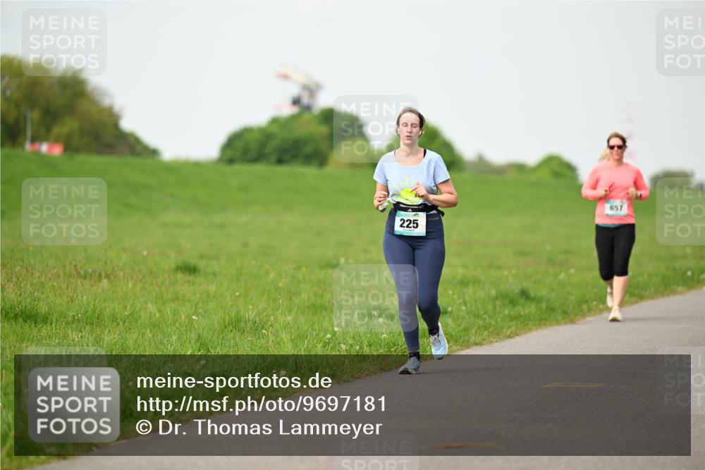 10.05.2026 - 8. Wedeler Halbmarathon Dr. Thomas Lammeyer http://msf.ph/oto/9697181 10.05.2026 11:28:19 Laufen 225 meine-sportfotos.de
