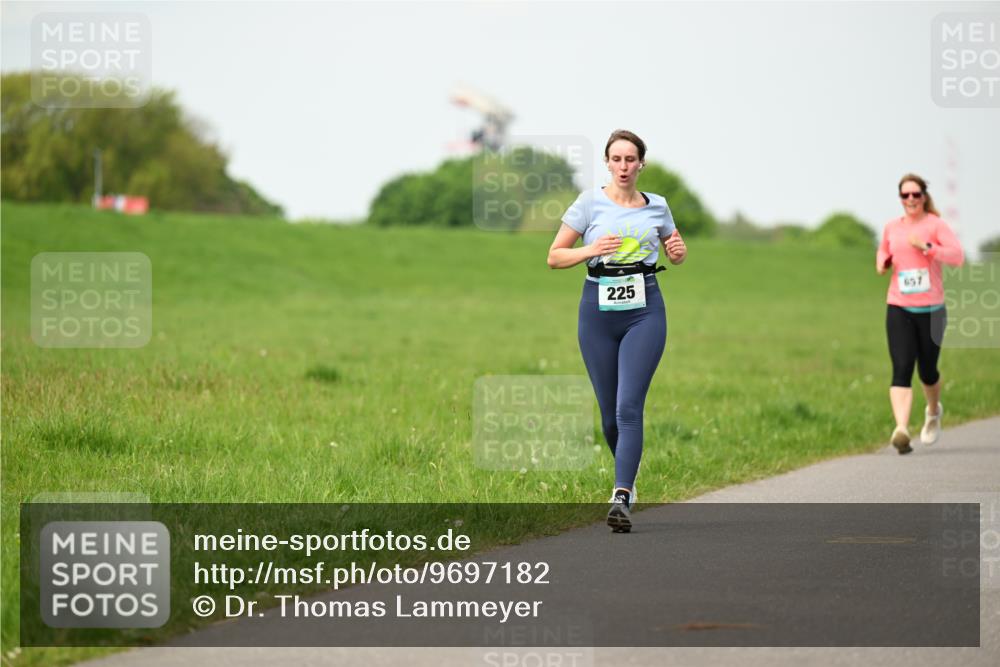10.05.2026 - 8. Wedeler Halbmarathon Dr. Thomas Lammeyer http://msf.ph/oto/9697182 10.05.2026 11:28:19 Laufen 225, 657 meine-sportfotos.de