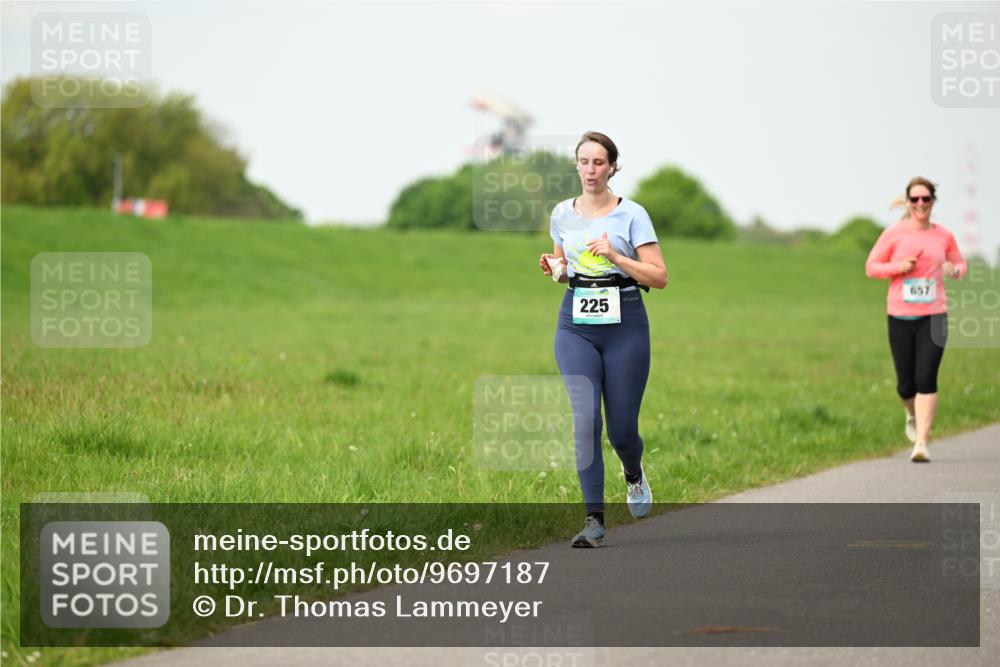 10.05.2026 - 8. Wedeler Halbmarathon Dr. Thomas Lammeyer http://msf.ph/oto/9697187 10.05.2026 11:28:20 Laufen 225, 657 meine-sportfotos.de