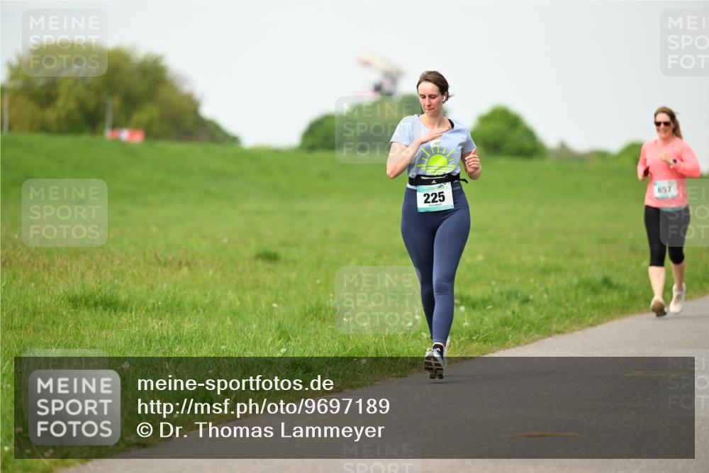 10.05.2026 - 8. Wedeler Halbmarathon Dr. Thomas Lammeyer http://msf.ph/oto/9697189 10.05.2026 11:28:20 Laufen 225, 657 meine-sportfotos.de