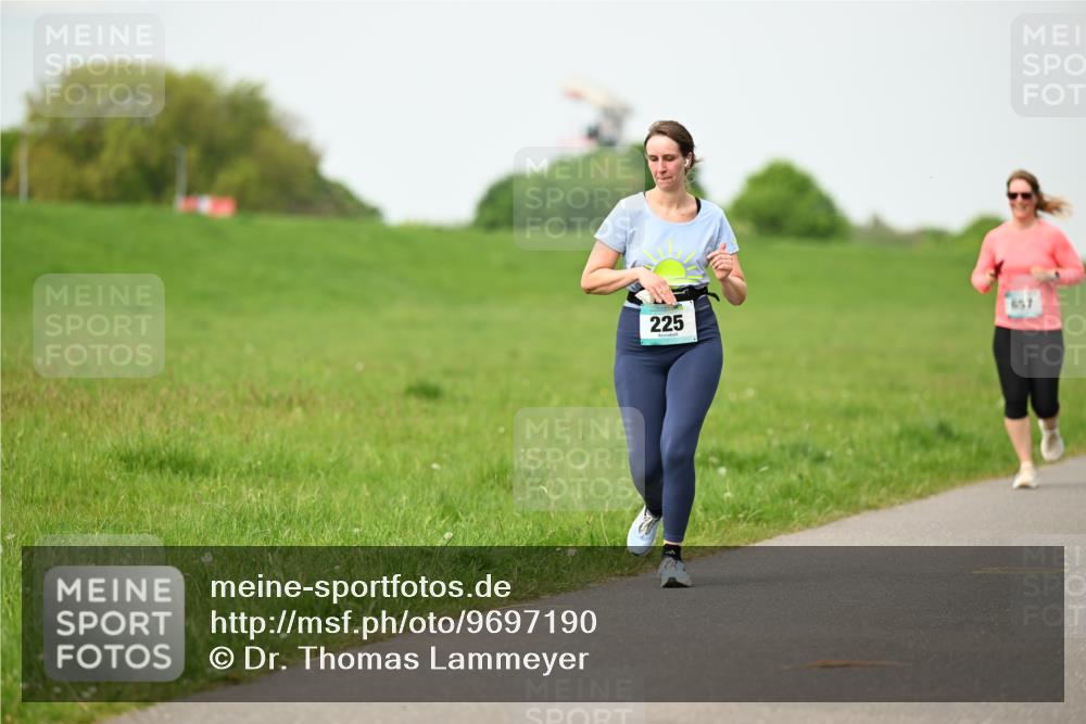 10.05.2026 - 8. Wedeler Halbmarathon Dr. Thomas Lammeyer http://msf.ph/oto/9697190 10.05.2026 11:28:20 Laufen 657, 225 meine-sportfotos.de