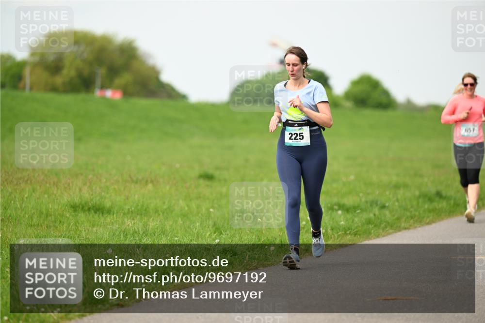 10.05.2026 - 8. Wedeler Halbmarathon Dr. Thomas Lammeyer http://msf.ph/oto/9697192 10.05.2026 11:28:20 Laufen 225, 657 meine-sportfotos.de