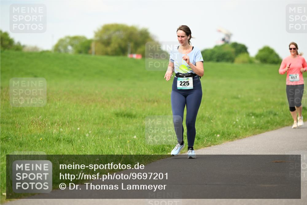 10.05.2026 - 8. Wedeler Halbmarathon Dr. Thomas Lammeyer http://msf.ph/oto/9697201 10.05.2026 11:28:22 Laufen 225, 657 meine-sportfotos.de