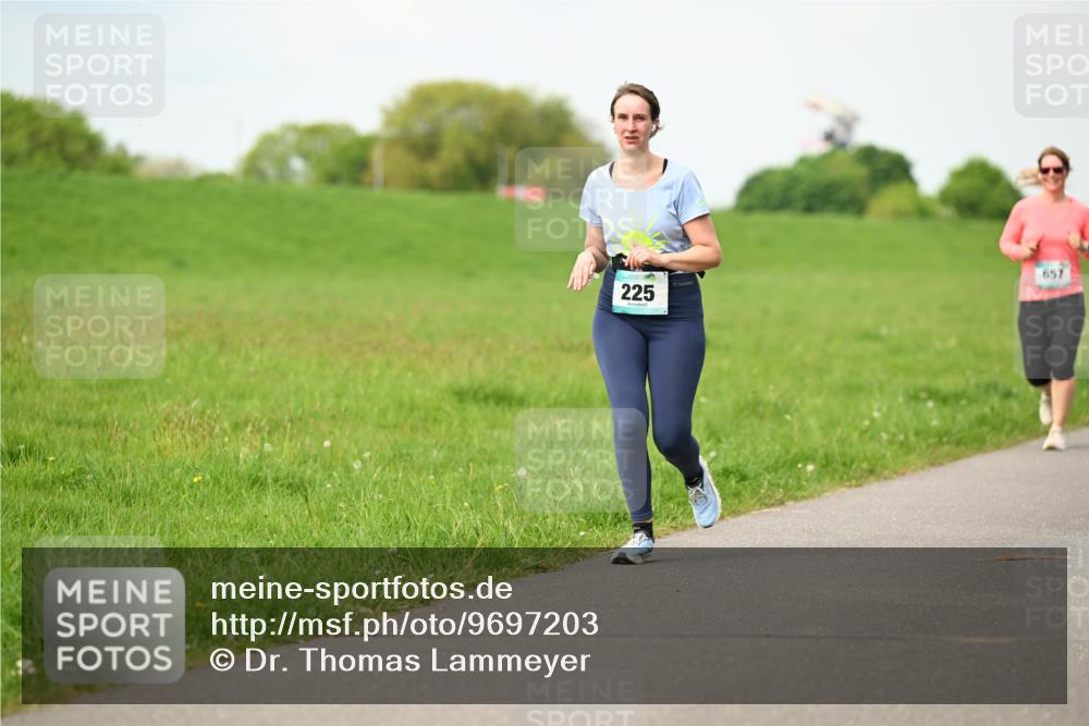 10.05.2026 - 8. Wedeler Halbmarathon Dr. Thomas Lammeyer http://msf.ph/oto/9697203 10.05.2026 11:28:22 Laufen 225, 657 meine-sportfotos.de