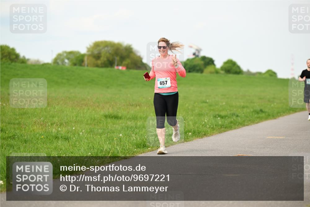 10.05.2026 - 8. Wedeler Halbmarathon Dr. Thomas Lammeyer http://msf.ph/oto/9697221 10.05.2026 11:28:25 Laufen 657 meine-sportfotos.de