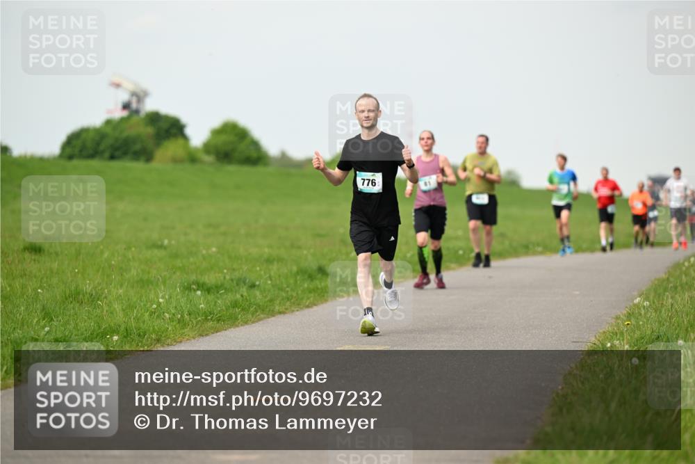 10.05.2026 - 8. Wedeler Halbmarathon Dr. Thomas Lammeyer http://msf.ph/oto/9697232 10.05.2026 11:28:28 Laufen 776 meine-sportfotos.de