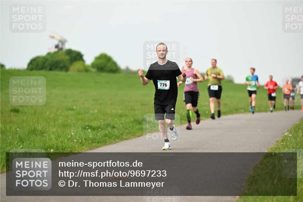 10.05.2026 - 8. Wedeler Halbmarathon Dr. Thomas Lammeyer http://msf.ph/oto/9697233 10.05.2026 11:28:28 Laufen 776 meine-sportfotos.de